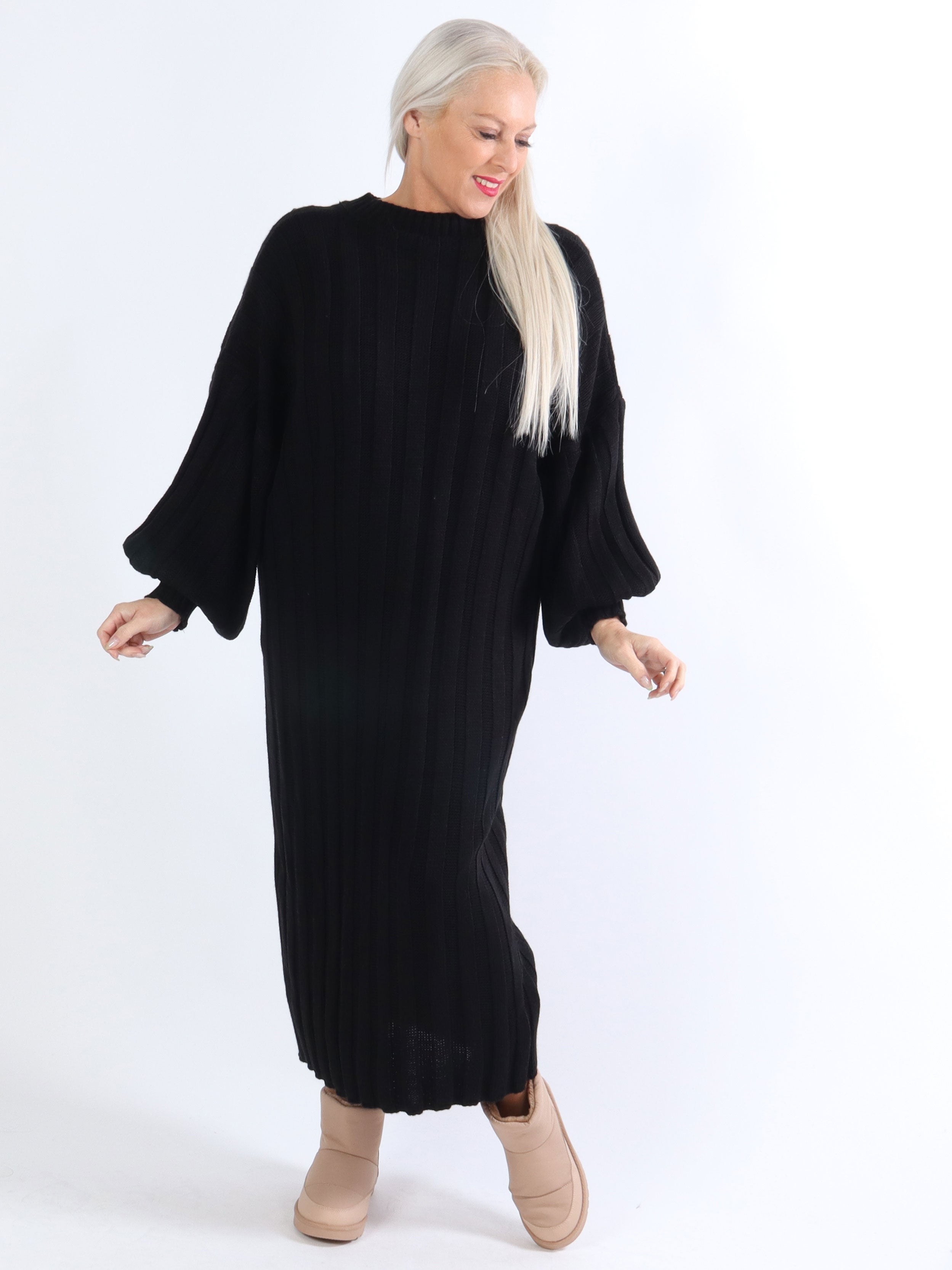 Ava - Lång plus size stickad klänning med ballongärmar - Purple